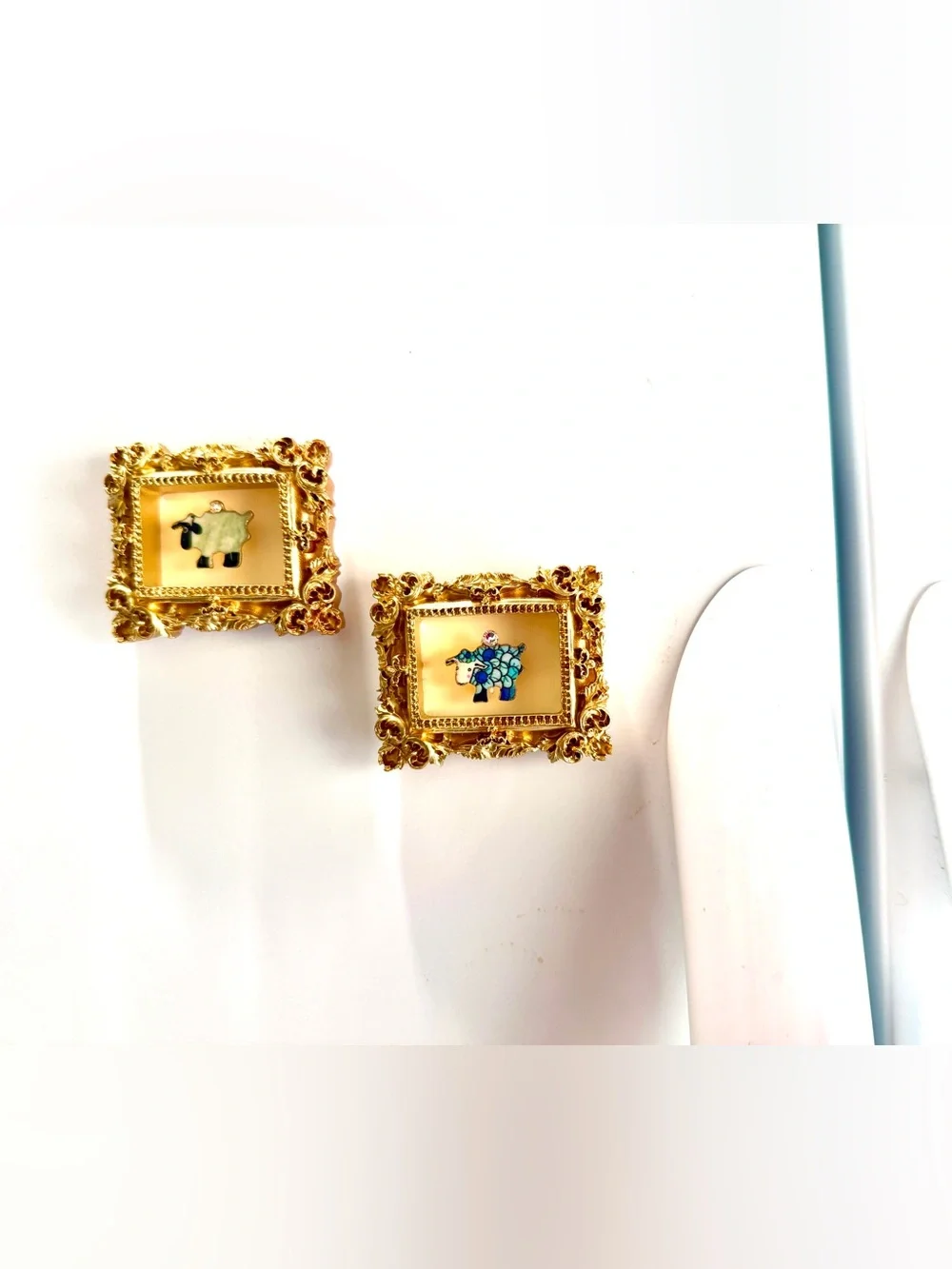 Set of 2 Mini Gold Framed Farm Animal Magnets – Sheep & Blue Cow